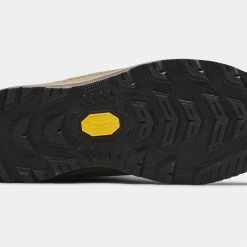 Apparel Mens Under Armour Charged Raider WP 600G